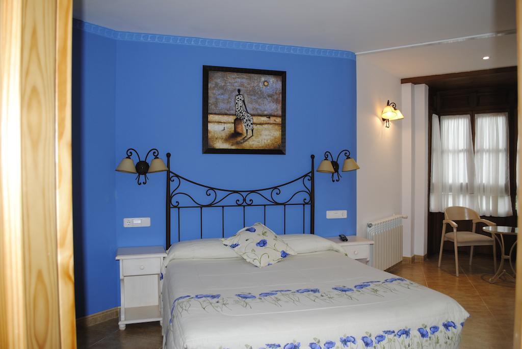 Hotel Rural La Corte de los Pinares Vinuesa Habitación foto
