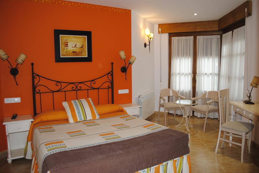 Hotel Rural La Corte de los Pinares Vinuesa Habitación foto