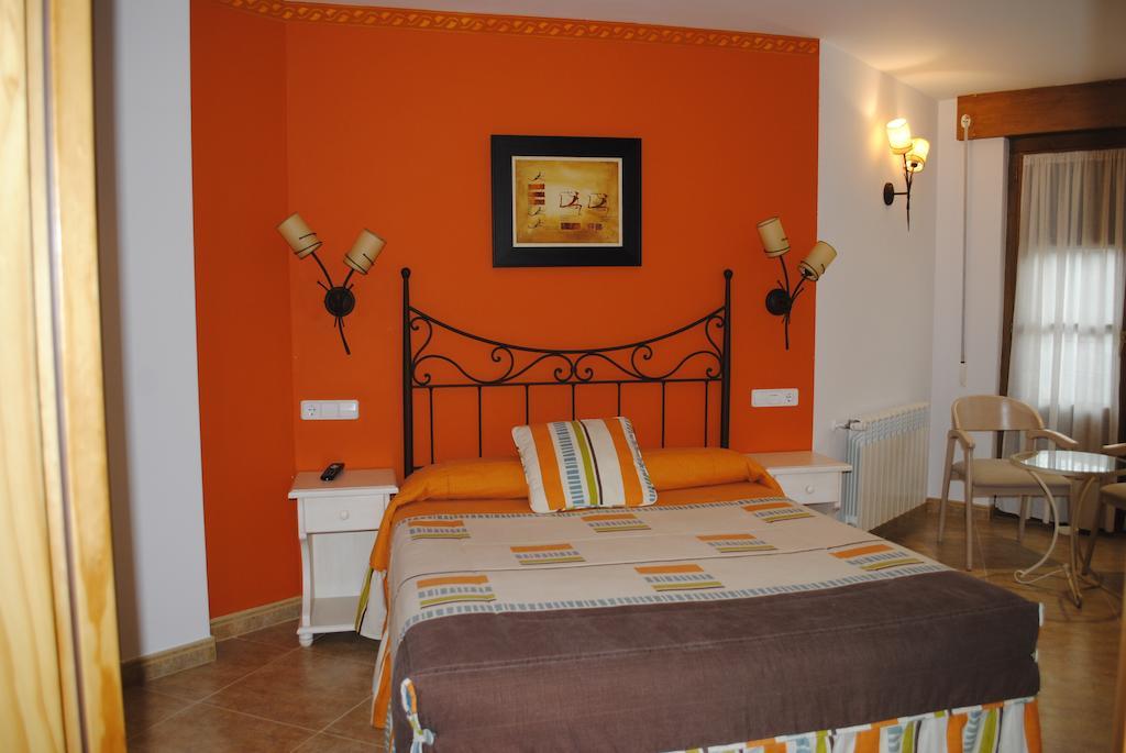Hotel Rural La Corte de los Pinares Vinuesa Habitación foto